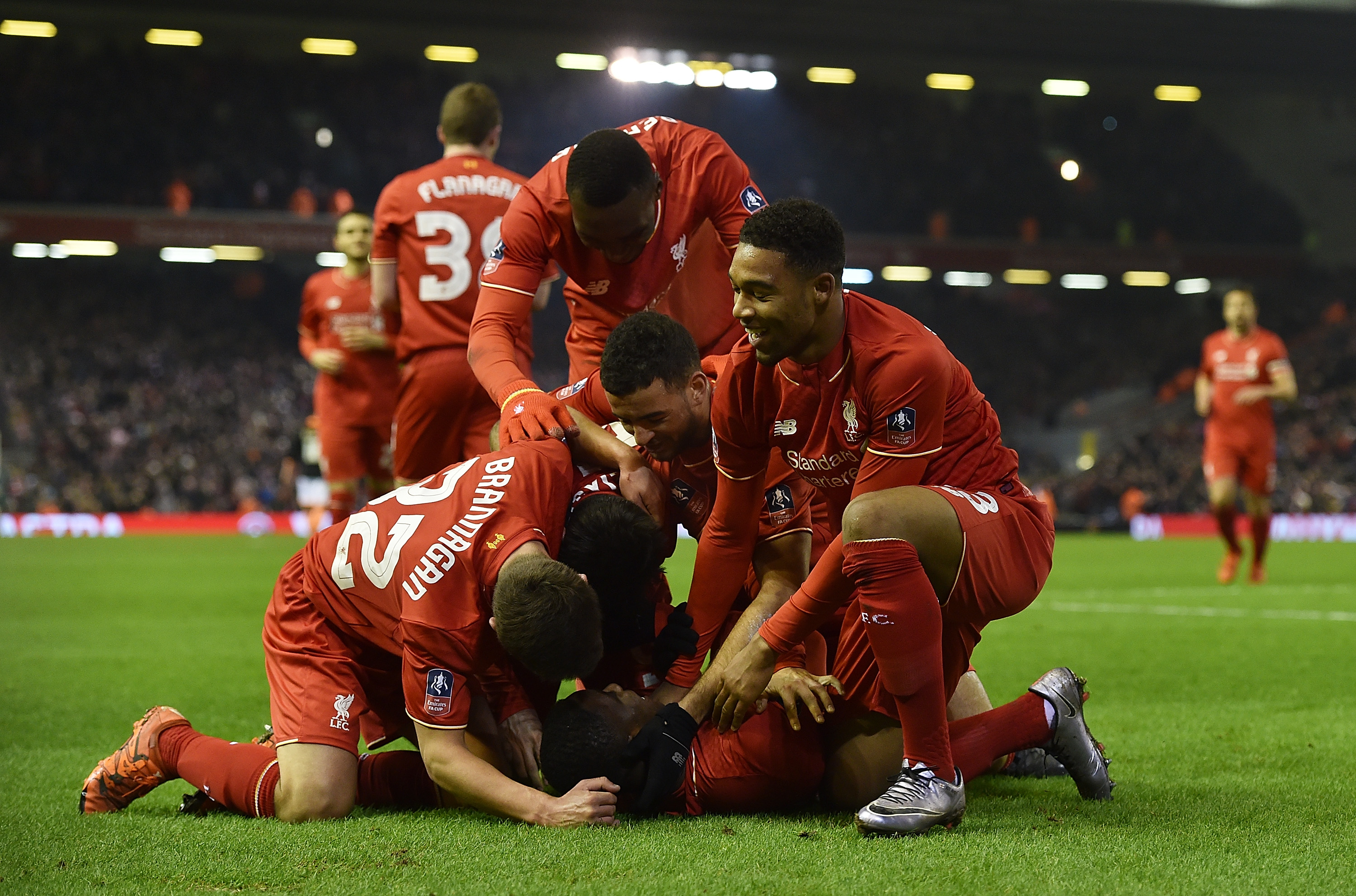 拜仁vs阿森纳 最强矛盾（拜仁对阵阿森纳：矛与盾的巅峰对决）