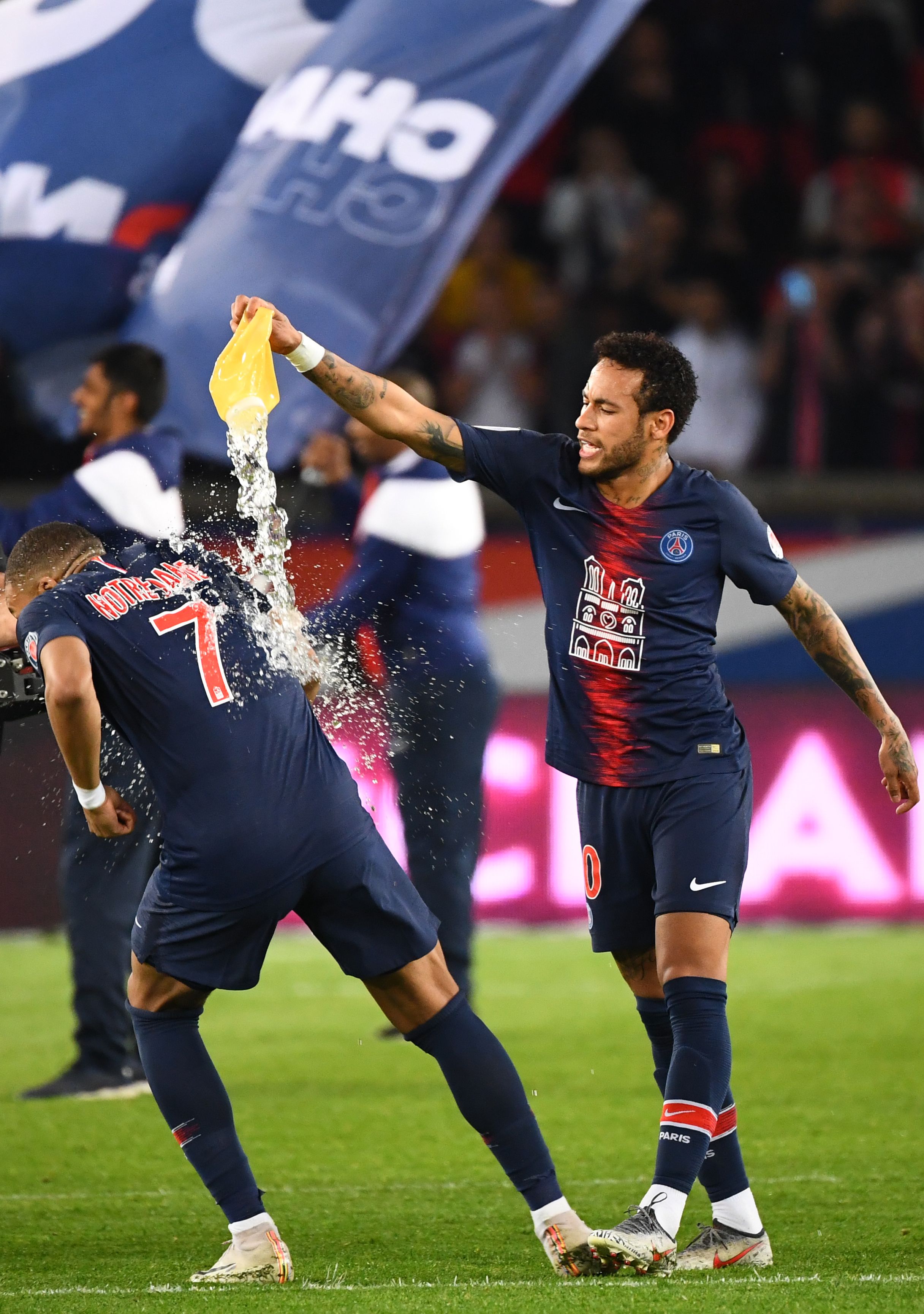 FIFPRO年度最佳11人：登贝莱、姆巴佩、亚马尔领衔，贝林厄姆入围（FIFPRO年度最佳11人名单公布：姆巴佩、登贝莱、亚马尔领衔，贝林厄姆入选）