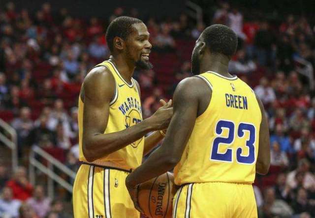 快船末节命中率高，全队士气大增（快船末节投篮准星飙升，士气全面提升）