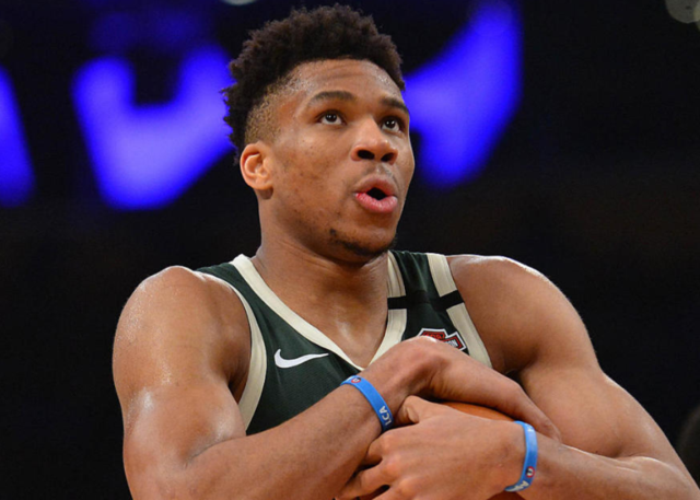 媒体人：郑智执教西海岸也不错，但不可避免地要跟邵佳一对比（媒体人：郑智执教西海岸值得期待，难免被拿来与邵佳一比较）