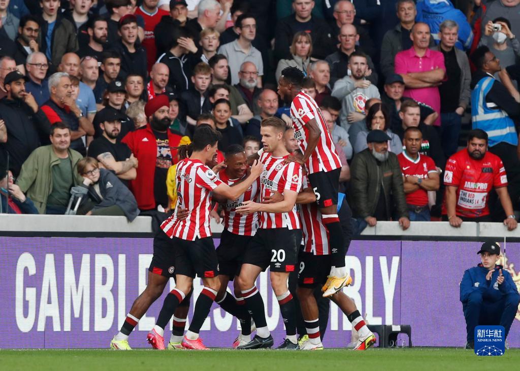 为何亲斯内德？穆帅：斯内德给了我三冠王，那是最棒的一年（穆帅谈为何偏爱斯内德：他助我夺三冠，这是我执教生涯最佳一年）