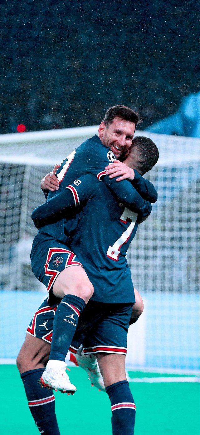 震撼！姆巴佩圣马梅斯上演天秀 阿诺德助攻配合堪称艺术品（燃爆！姆巴佩圣马梅斯上演神迹 阿诺德妙传配合宛如艺术）