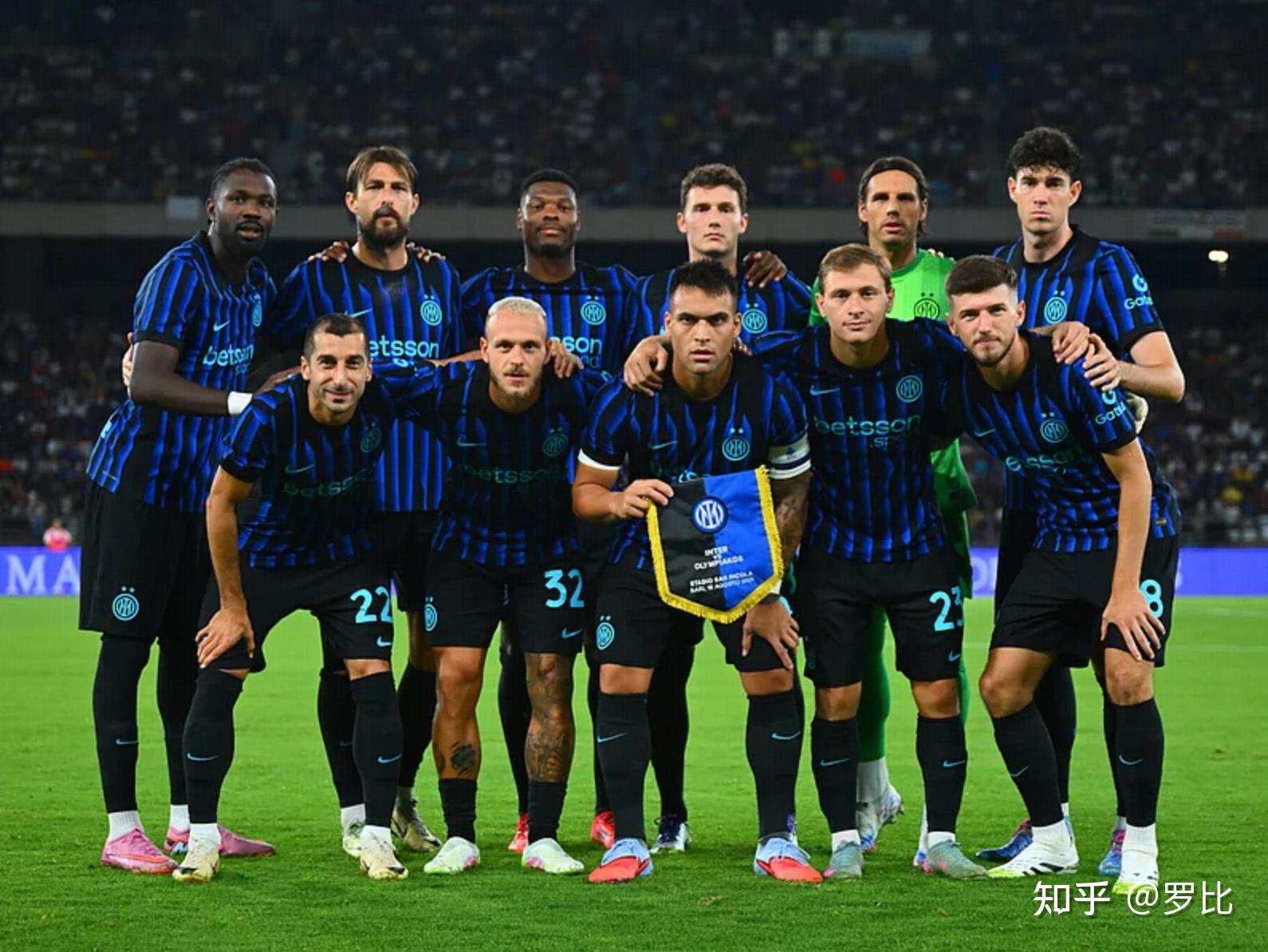 徐根宝：希望海港给国足输送更好的球员 我们的目标是世界杯（徐根宝：期待海港为国足培养更优人才，目标直指世界杯）