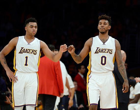 输掉关键卡位战！勇士已经落后西部第6的森林狼3.5个胜场（关键卡位战告负，勇士距西部第六森林狼已差3.5场）