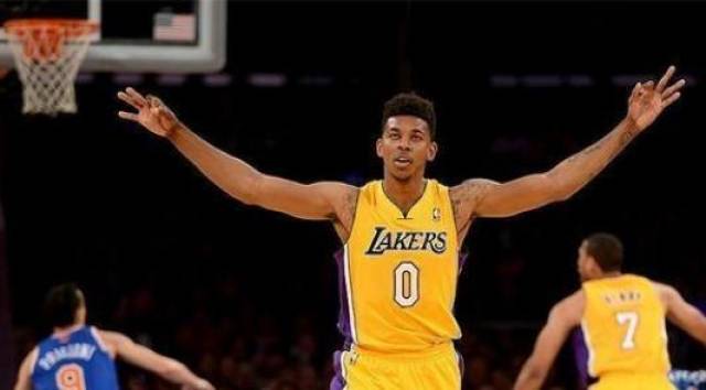 意媒：尤文加入弗罗霍尔特争夺战，与波尔图的良好关系是优势（意媒：尤文参与弗罗霍尔特竞逐，凭借与波尔图的良好关系占优）