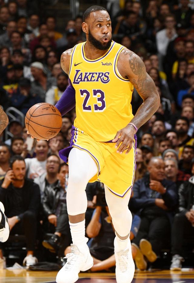 篮球篮网密集赛程导致体能下降（篮网队赛程过密致体能下滑）