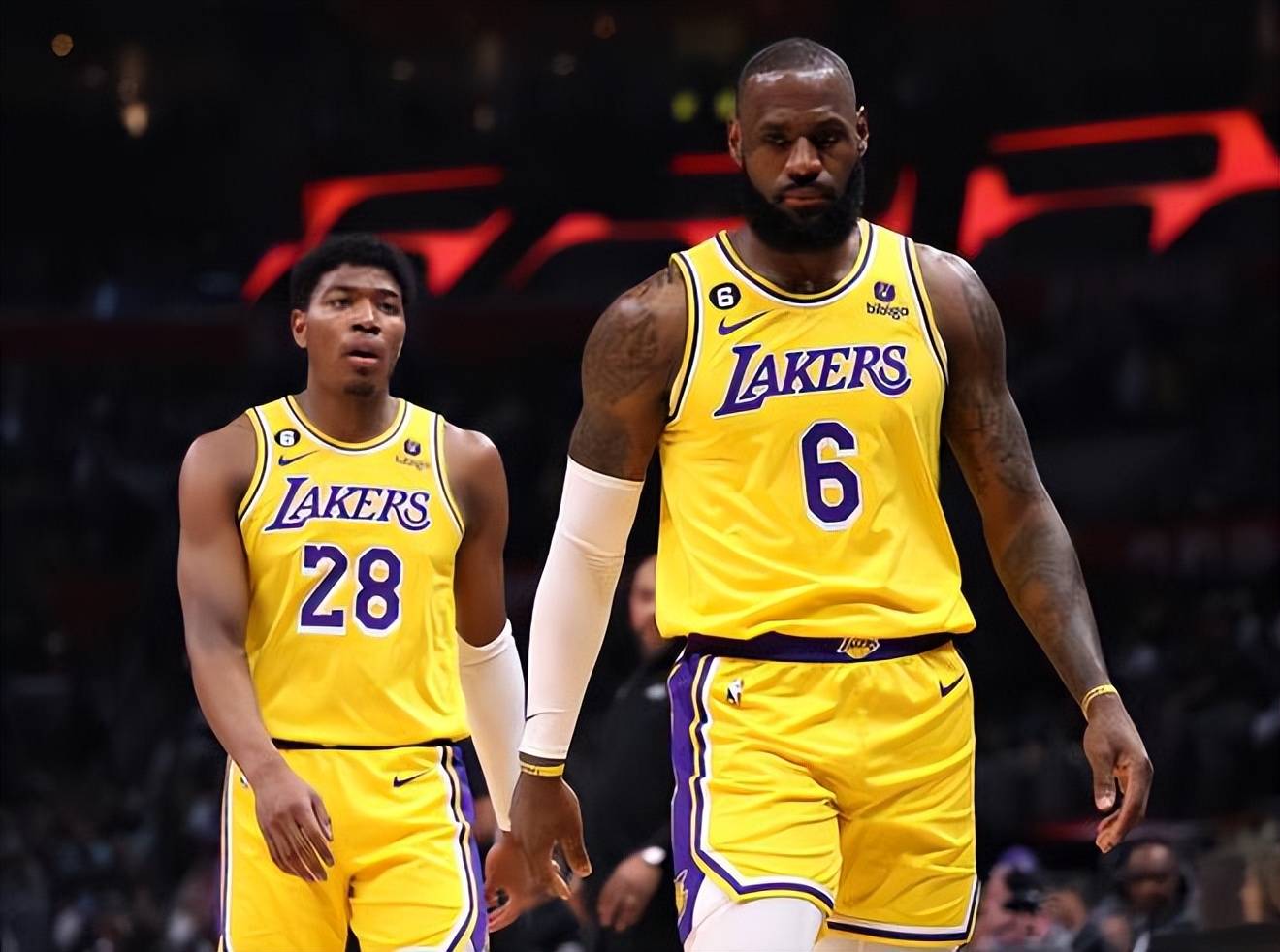 风中有朵雨做的云？曼城新赛季二客球衣曝光：灵感源自雨滴（曼城新赛季二客球衣亮相：从雨滴汲取灵感）